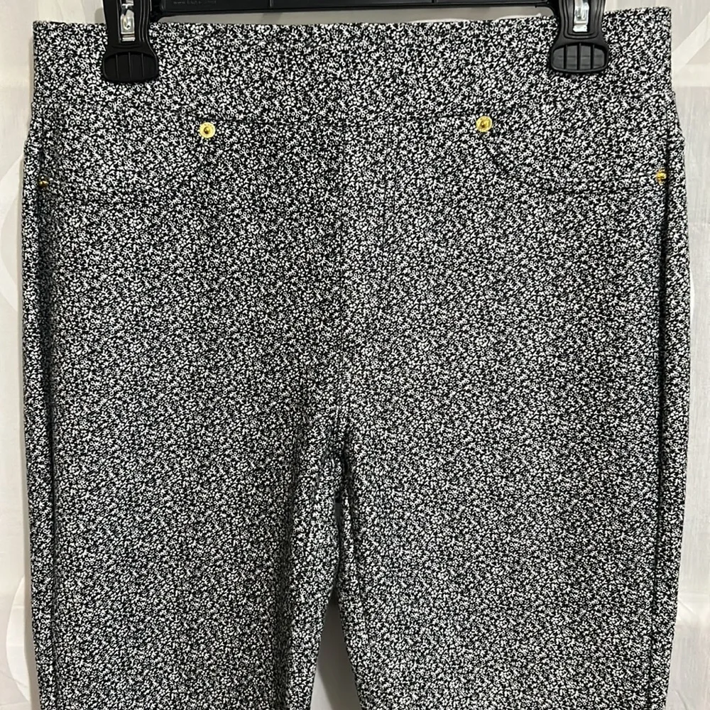 Michael Kors Black & White Floral Print Leggings, Size Medium - Picture 2 of 7